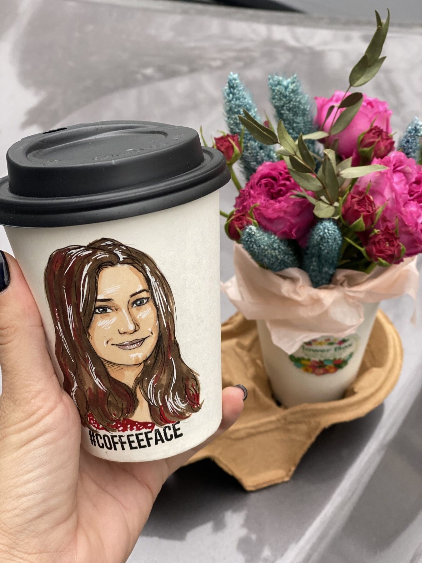 Кава з портретом, трояндами, півоніями та евкаліптом